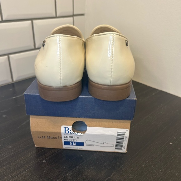 G.H. Bass & Co. Women's Beige Loafers - Picture 4 of 6